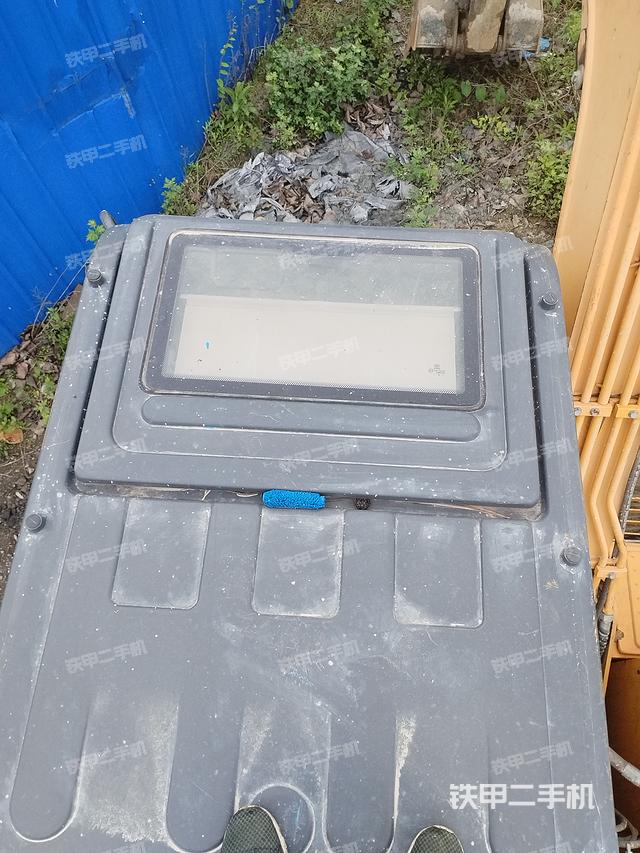 驾驶室顶部（整机外观）