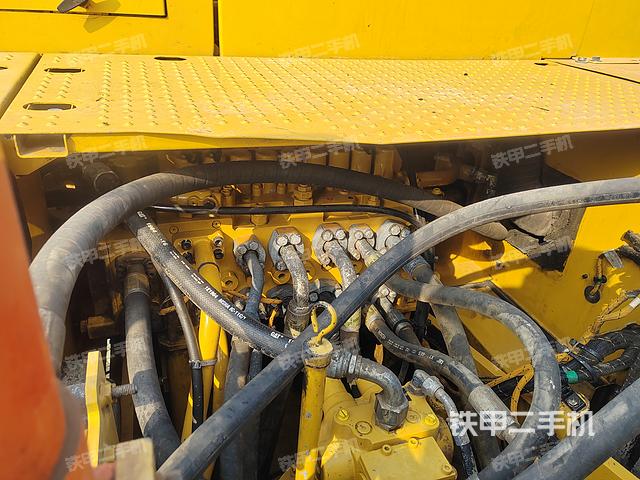 回转马达和主控阀（整机外观）