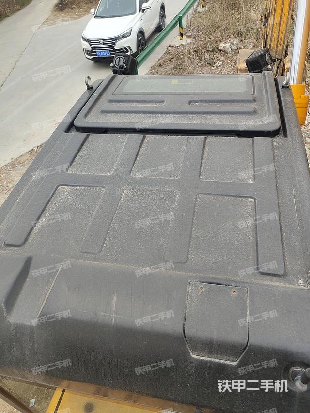 驾驶室顶部（整机外观）