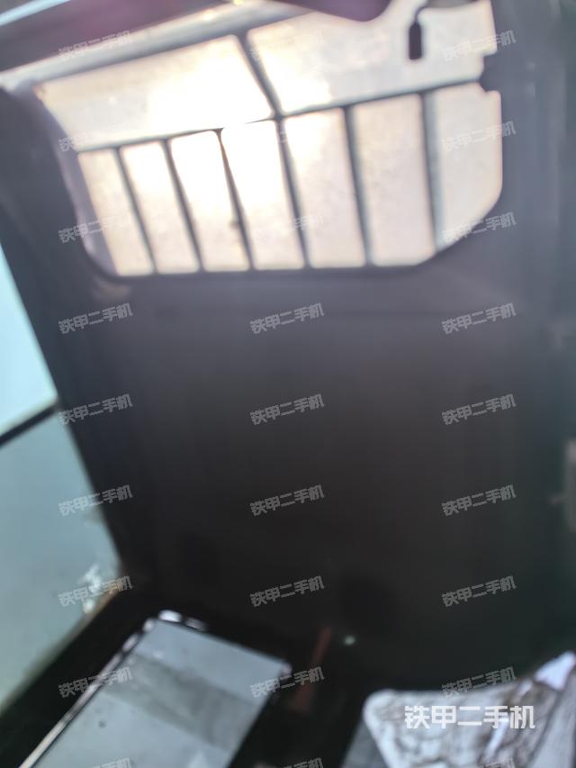 驾驶室顶部（整机外观）