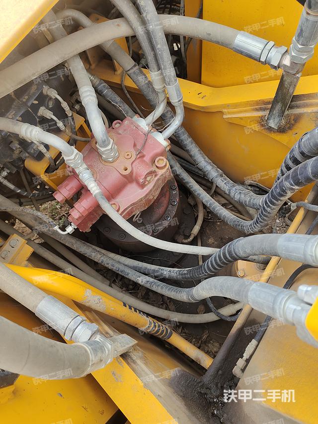 回转马达和主控阀（整机外观）