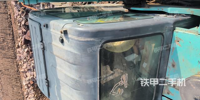 驾驶室顶部（整机外观）