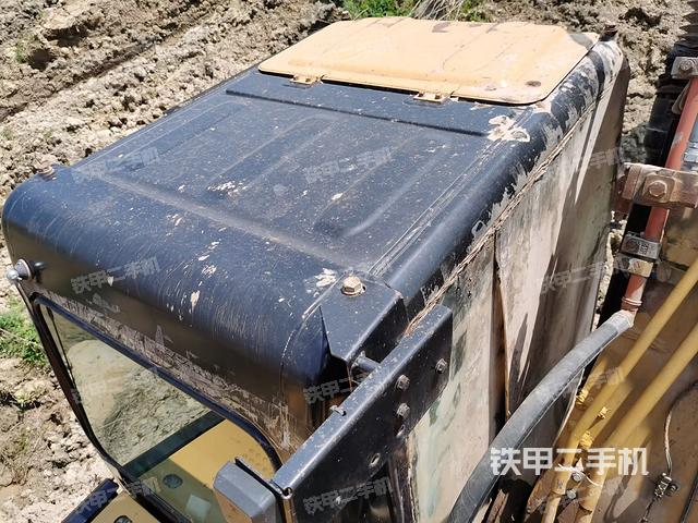 驾驶室顶部（整机外观）