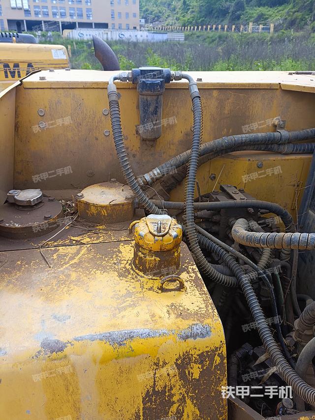 驾驶室顶部（整机外观）