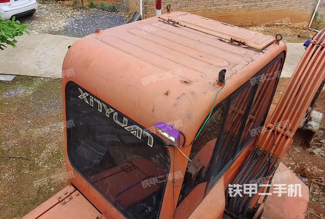 驾驶室顶部（整机外观）