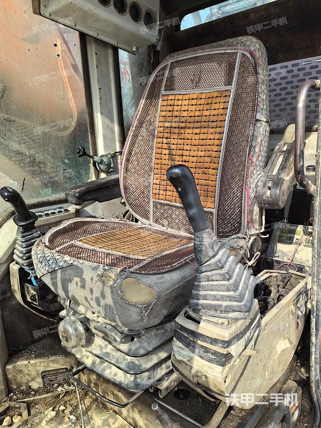 驾驶室整体（整机外观）