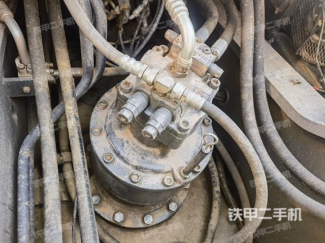 回转马达和主控阀（整机外观）