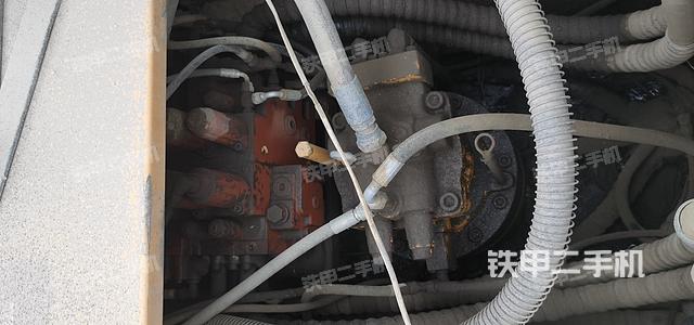 回转马达和主控阀（整机外观）