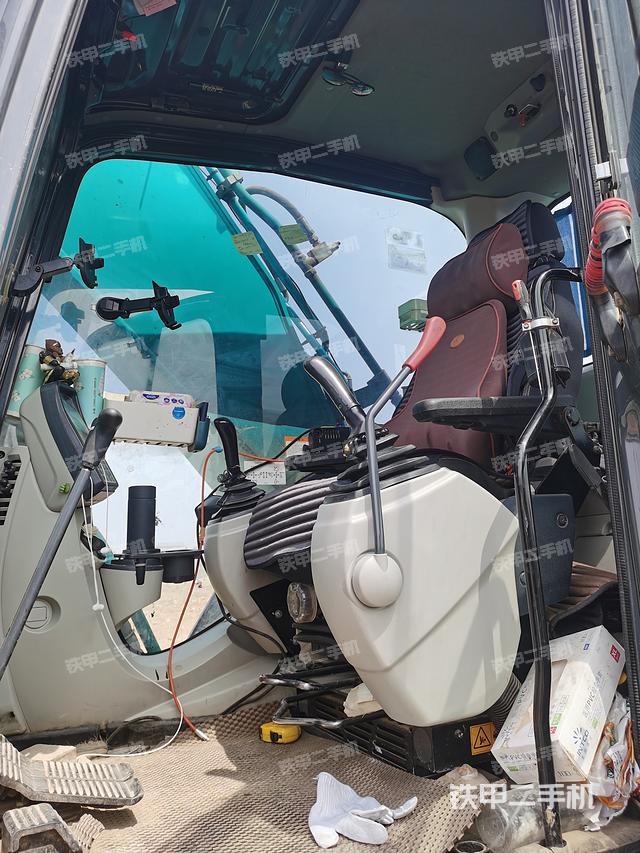 驾驶室整体（整机外观）