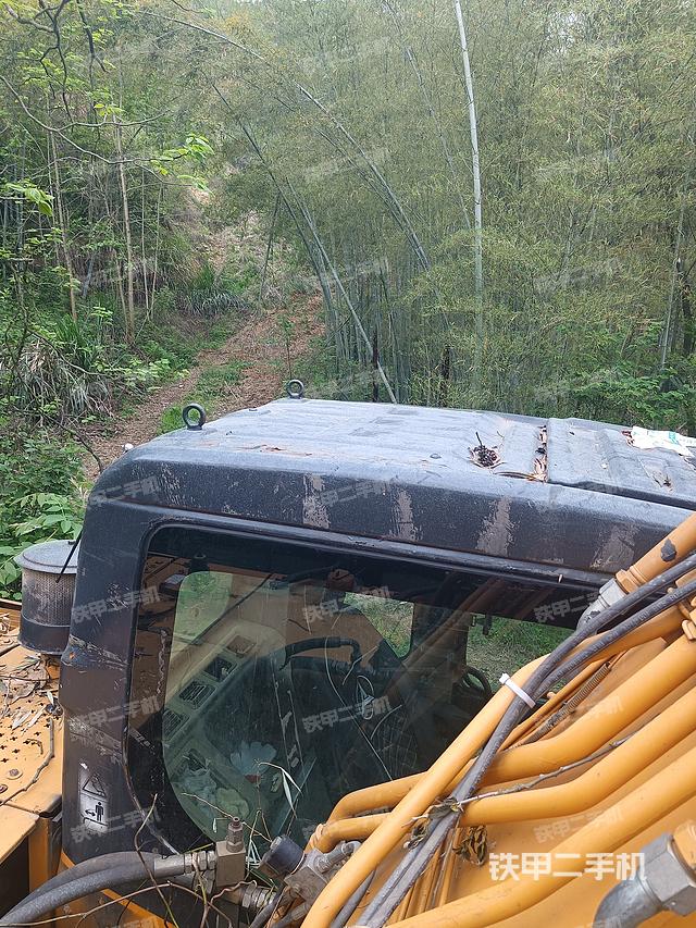 驾驶室顶部（整机外观）