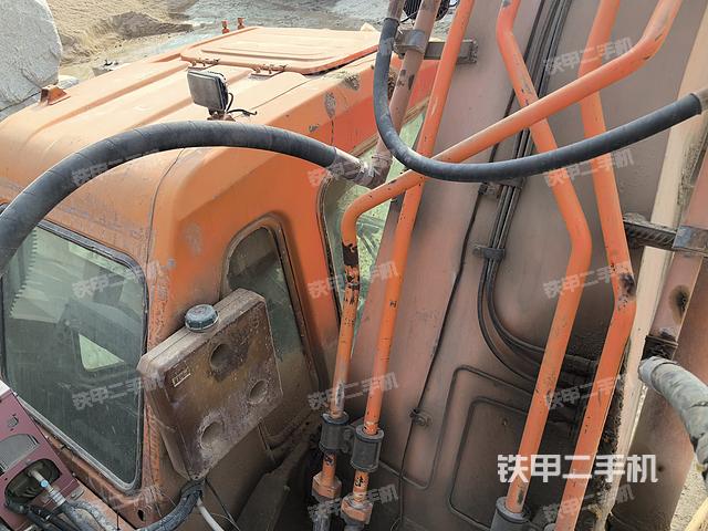 驾驶室顶部（整机外观）