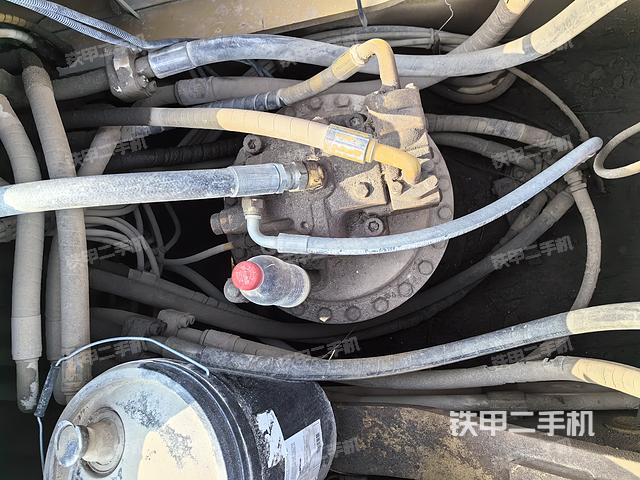 回转马达和主控阀（整机外观）