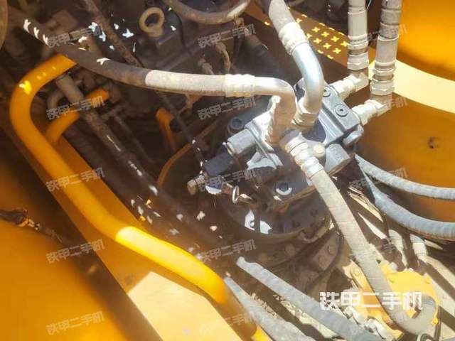 回转马达和主控阀（整机外观）