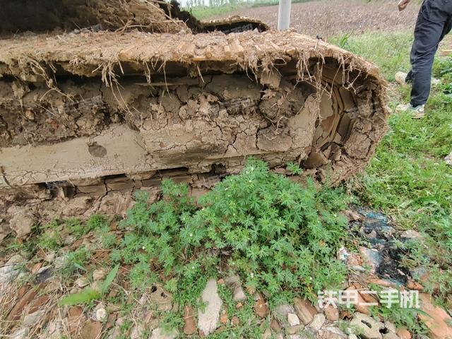 左驅(qū)動(dòng)輪（行走機(jī)構(gòu)）