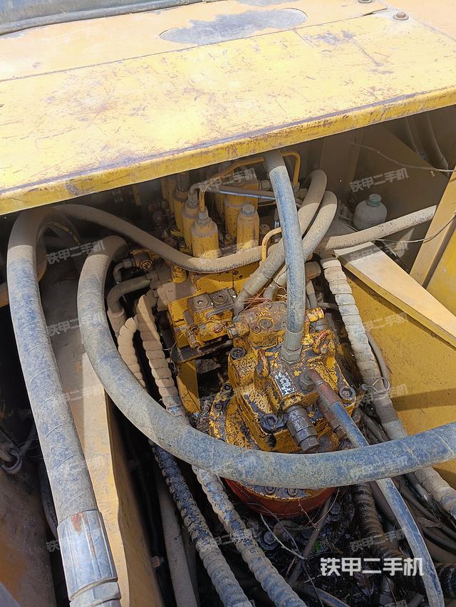 回转马达和主控阀（整机外观）