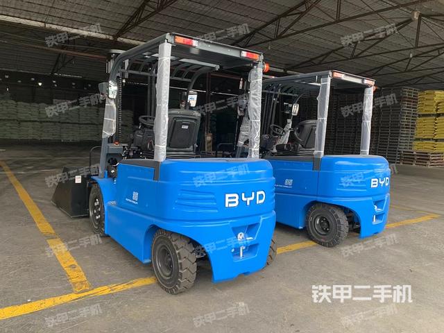 整机右后45°（设备外观及核心部件）