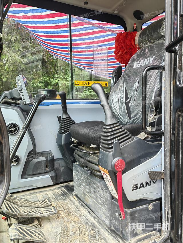 驾驶室整体（整机外观）