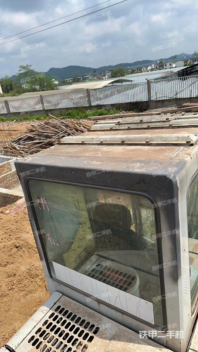 驾驶室顶部（整机外观）