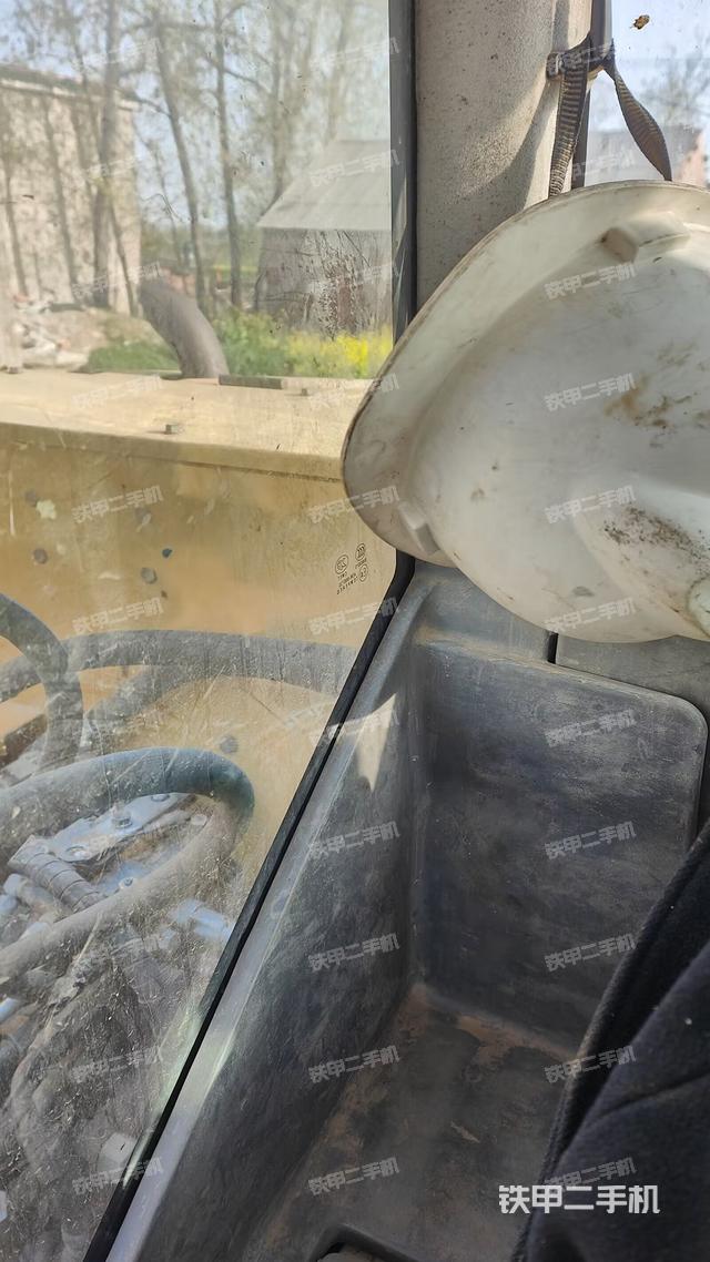 回转马达和主控阀（整机外观）