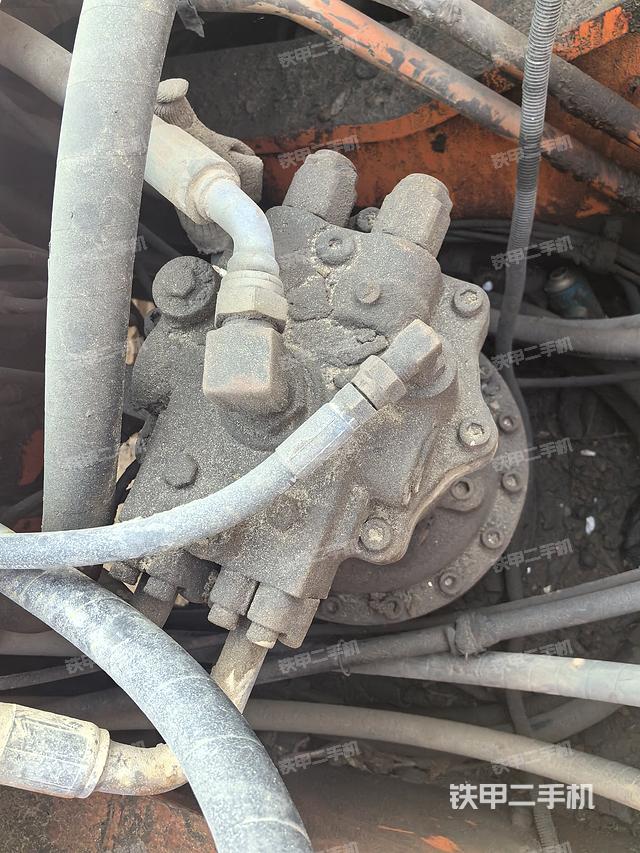 回转马达和主控阀（整机外观）