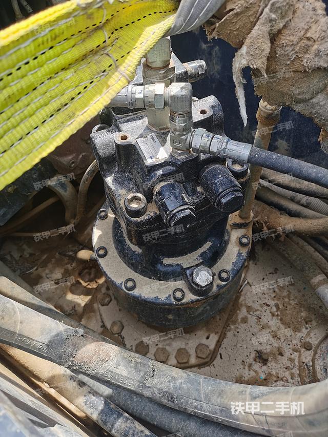 回转马达和主控阀（整机外观）