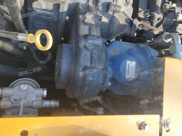 回转马达和主控阀（整机外观）