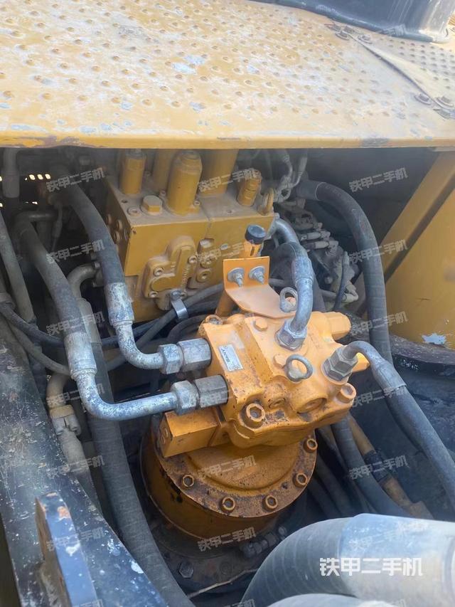 回转马达和主控阀（整机外观）