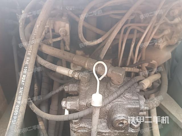 回转马达和主控阀（整机外观）