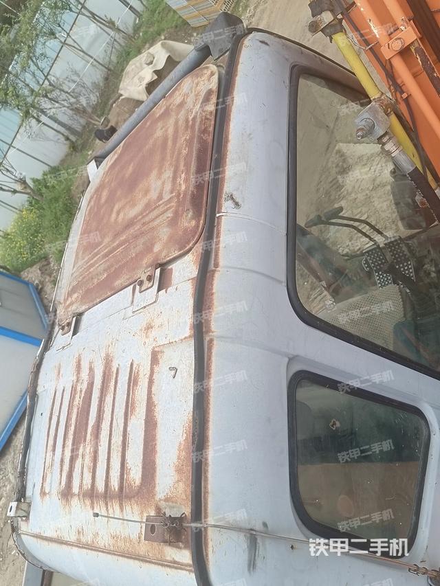 驾驶室顶部（整机外观）