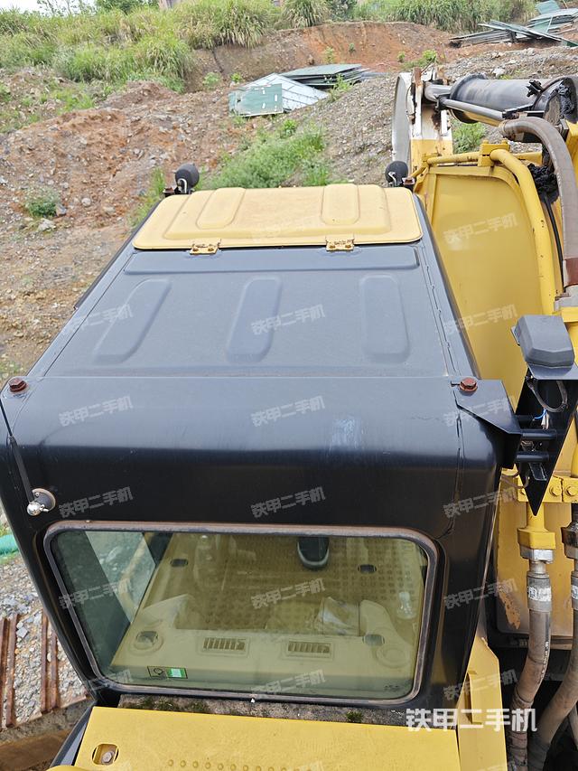 驾驶室顶部（整机外观）