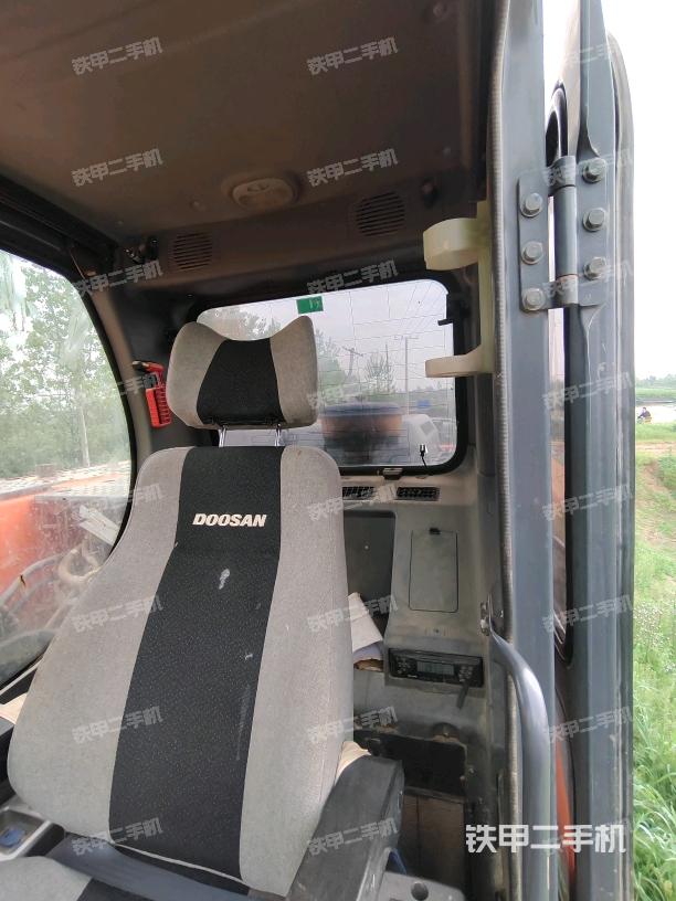 后窗玻璃角標（駕駛室部分）