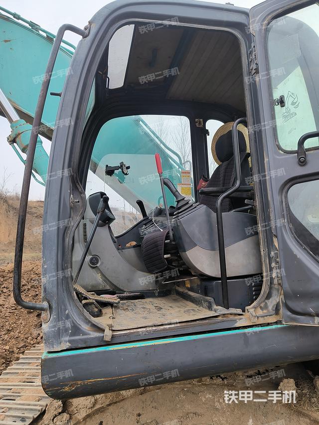 驾驶室整体（整机外观）