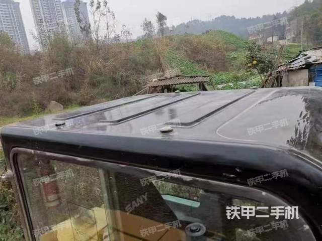 驾驶室顶部（整机外观）