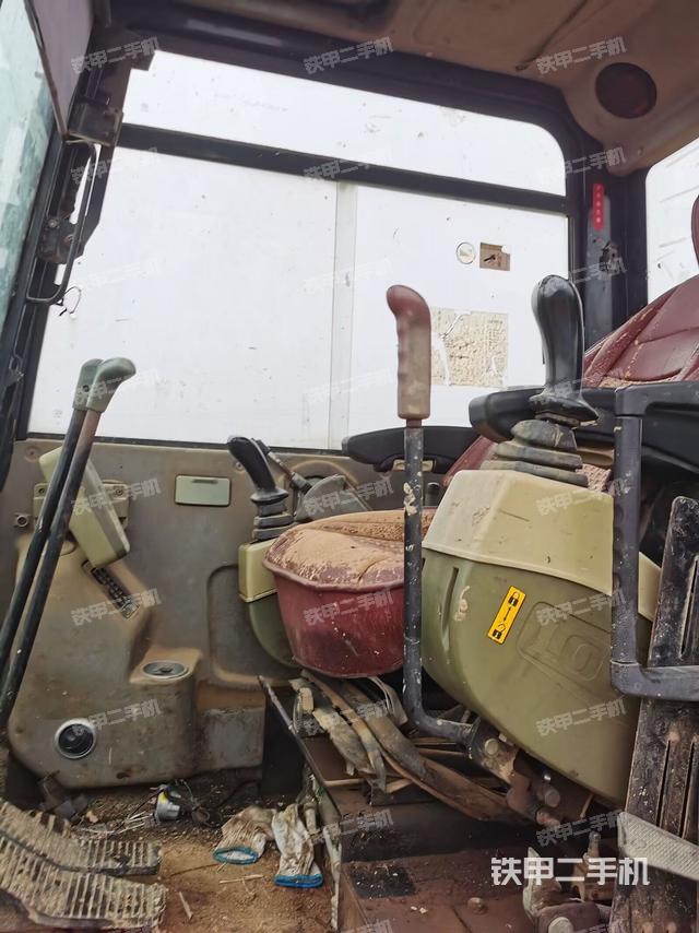 驾驶室整体（整机外观）