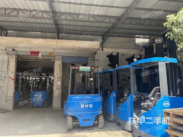 整机右侧（设备外观及核心部件）