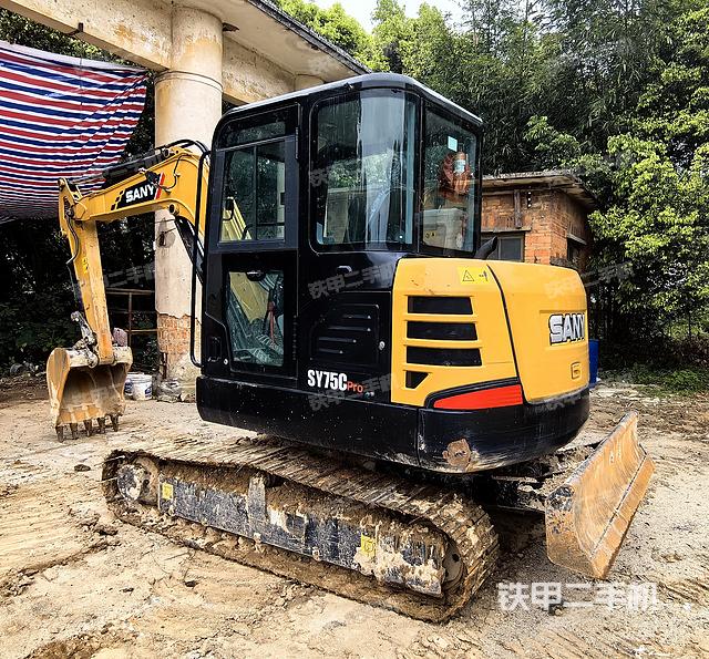 驾驶室顶部（整机外观）