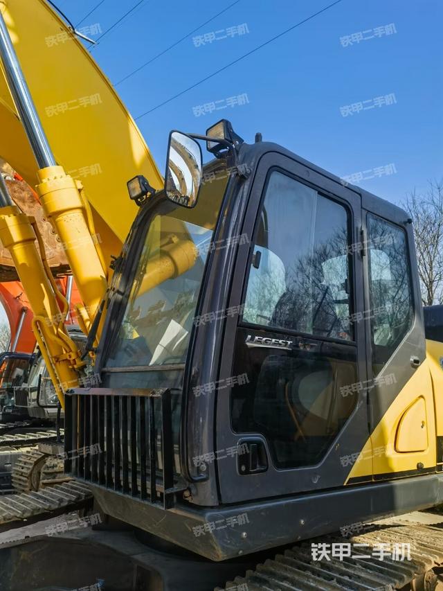 驾驶室整体（整机外观）