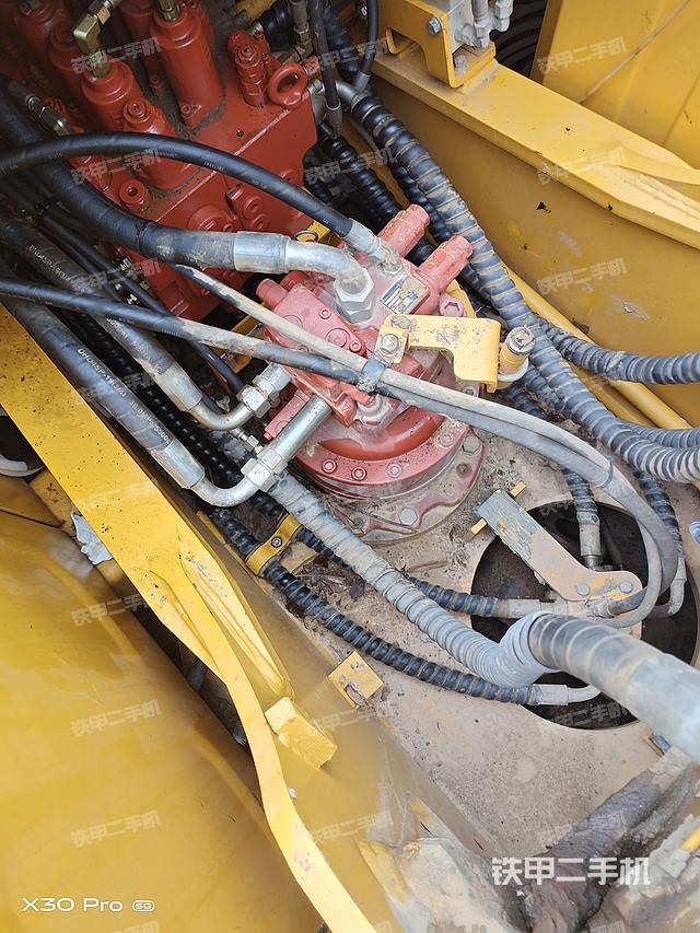 回转马达和主控阀（整机外观）