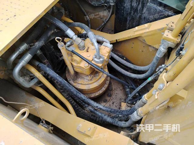 回转马达和主控阀（整机外观）