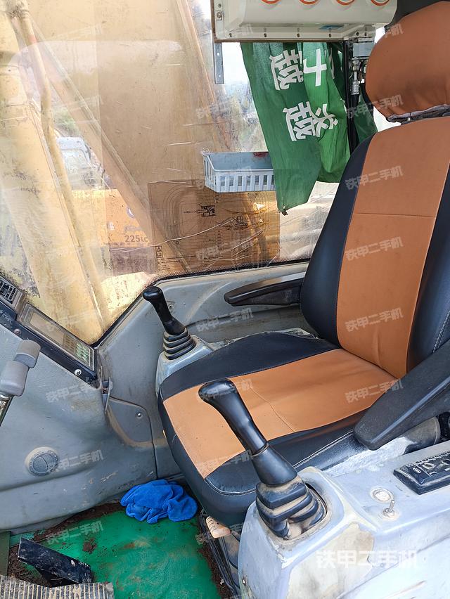 驾驶室整体（整机外观）