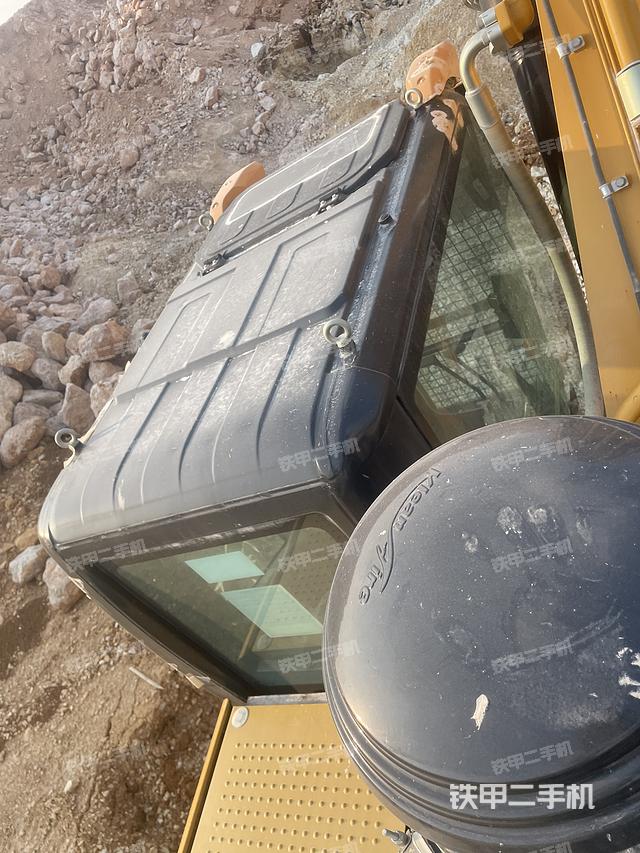 驾驶室顶部（整机外观）