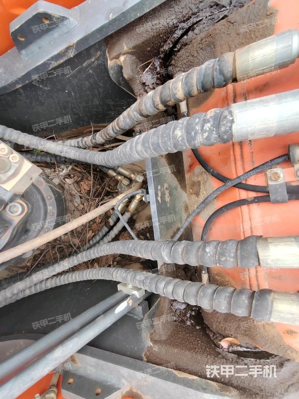 中央回轉(zhuǎn)接頭特寫（上車部件）