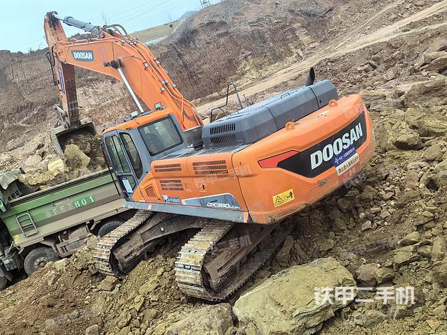 斗山DX380LC-9C挖掘机