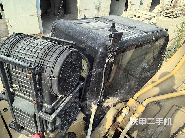 驾驶室顶部（整机外观）