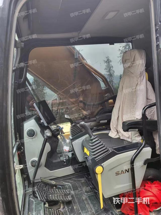 驾驶室整体（整机外观）