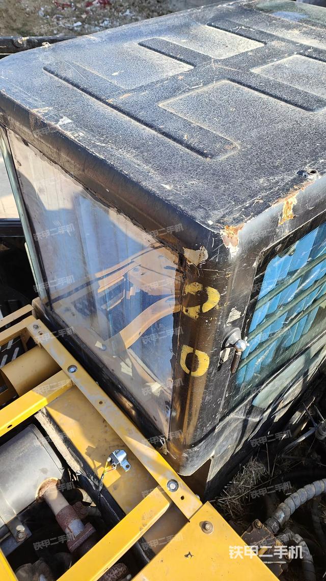 驾驶室顶部（整机外观）