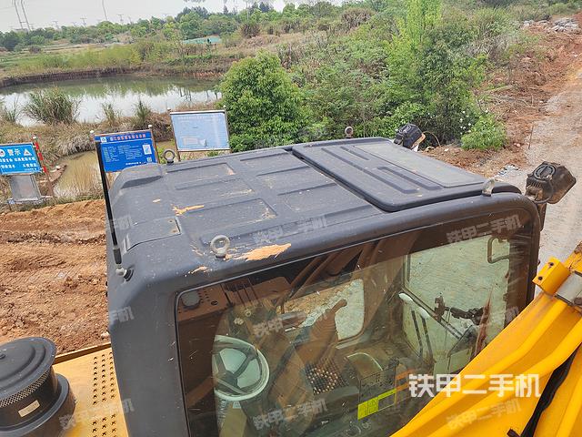 驾驶室顶部（整机外观）