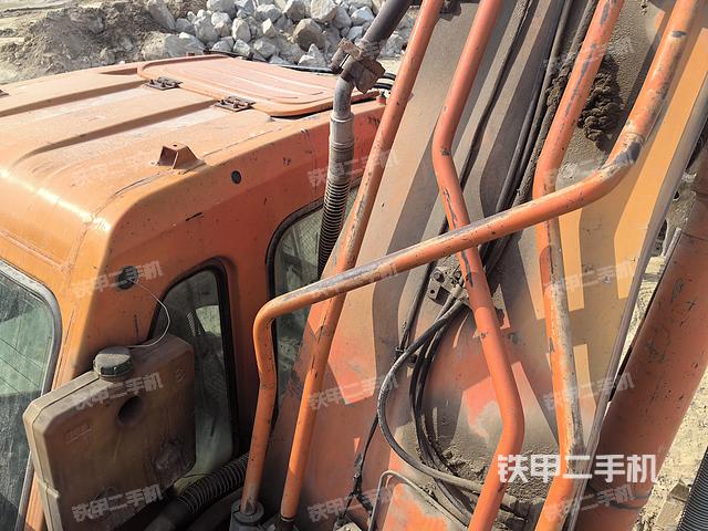 驾驶室顶部（整机外观）