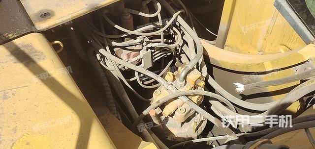 回转马达和主控阀（整机外观）