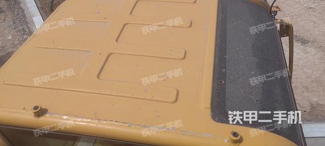 驾驶室顶部（整机外观）